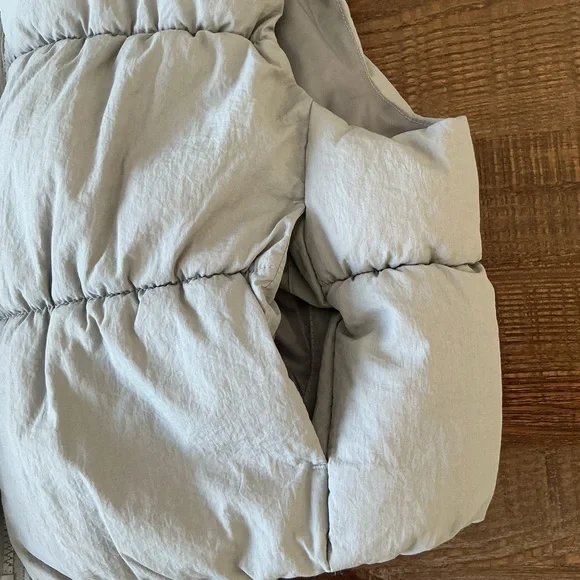 H&M Light Gray Cropped Jacket Vest Women’s Medium - Picture 9 of 10